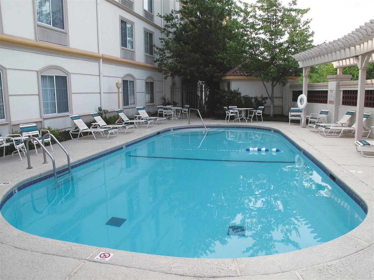 SWINGERS & dirty towels - Review of DoubleTree by Hilton Hotel St. Louis -  Westport, Maryland Heights, MO - Tripadvisor