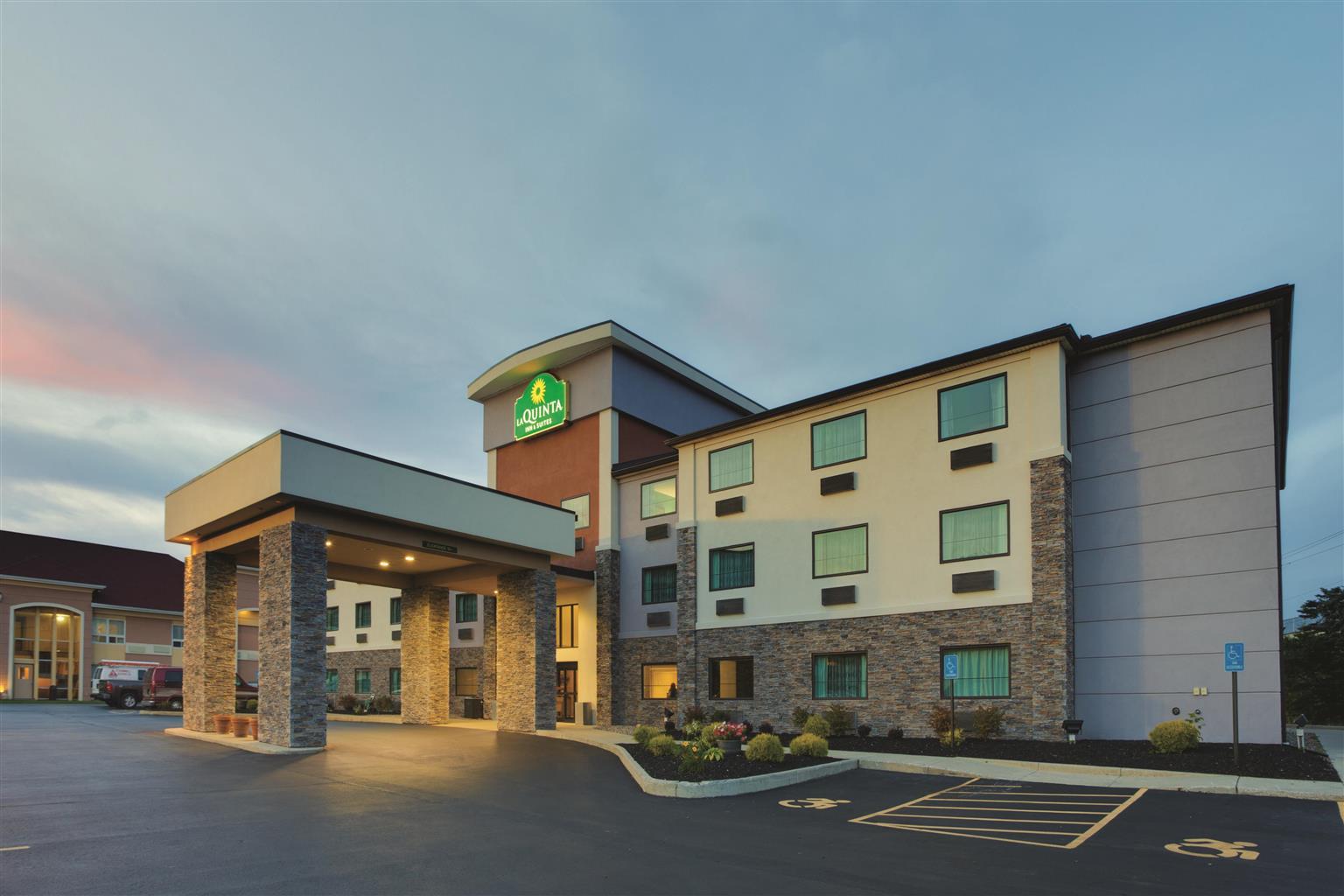Hotel photo 11 of La Quinta Inn & Suites by Wyndham Batavia.