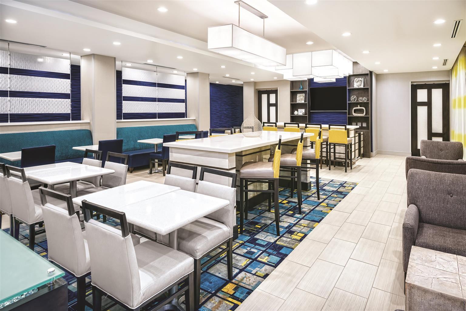 Hotel photo 58 of La Quinta Inn & Suites by Wyndham Odessa N. - Sienna Tower.