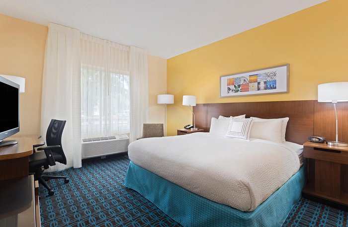 Nice Bedding - Picture of Fairfield Inn & Suites White River