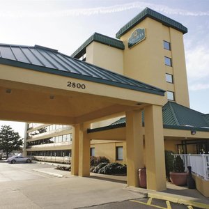 La Quinta Inn &amp; Suites by Wyndham Virginia Beach, hotel in Virginia Beach