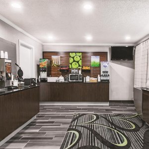 La Quinta Inn & Suites by Wyndham Houston Baytown East in Baytown, image may contain: Hotel, Building, Inn, City