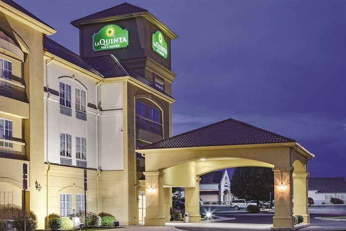 La Quinta Inn & Suites by Wyndham Chambersburg Parking: Pictures ...