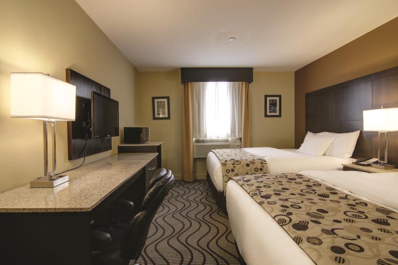 Hotel photo 1 of La Quinta Inn & Suites Oshawa.