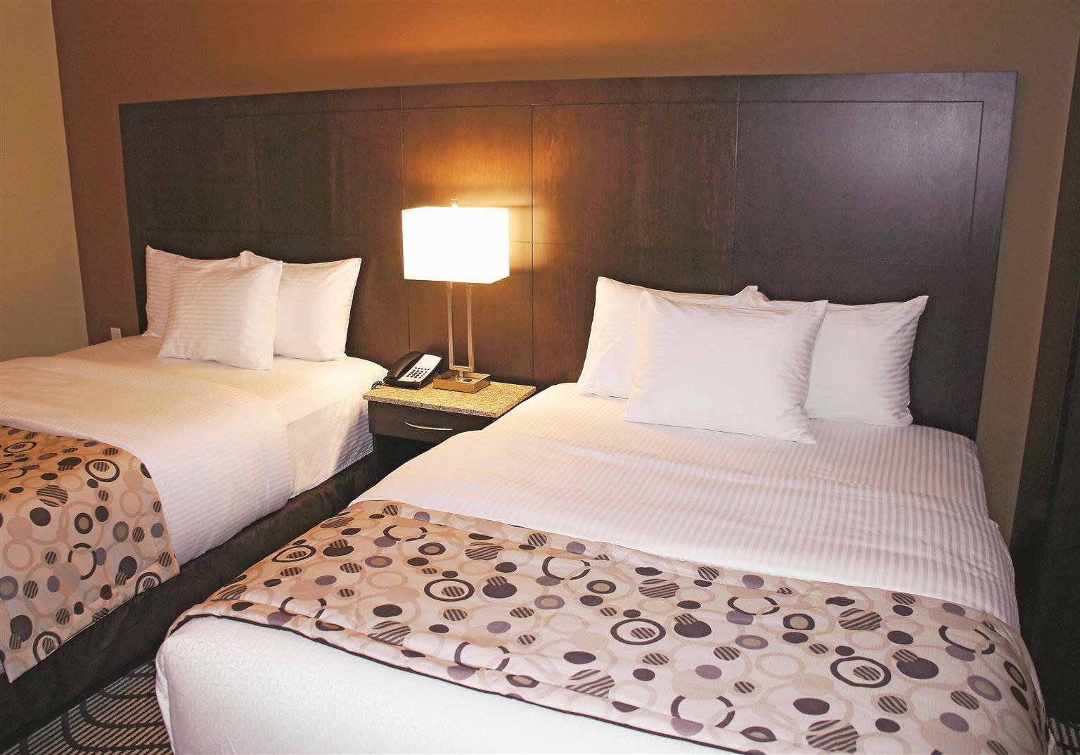 Hotel photo 6 of La Quinta Inn & Suites Oshawa.