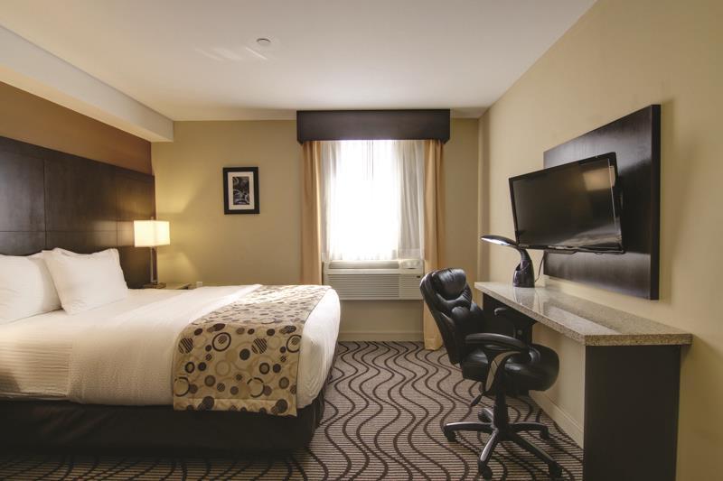 Hotel photo 5 of La Quinta Inn & Suites Oshawa.