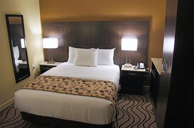 Hotel photo 17 of La Quinta Inn & Suites Oshawa.