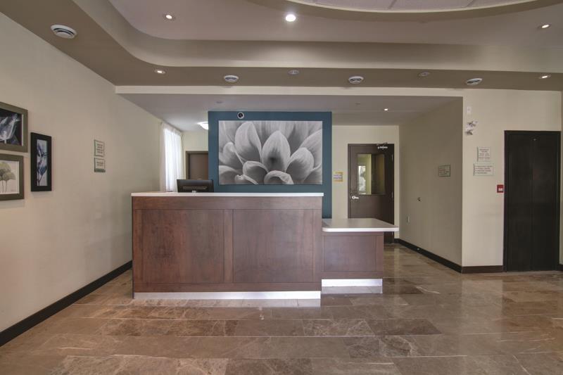 Hotel photo 20 of La Quinta Inn & Suites Oshawa.