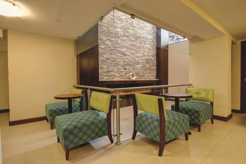 Hotel photo 11 of La Quinta Inn & Suites Oshawa.
