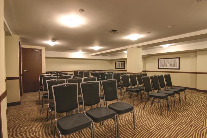 Hotel photo 10 of La Quinta Inn & Suites Oshawa.