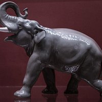 Фарфоровая статуэтка.