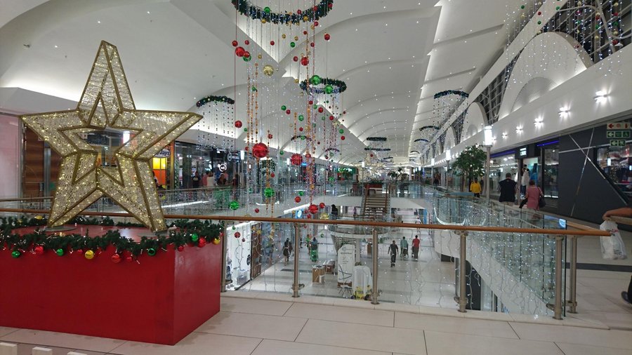 christmas decorations at mall