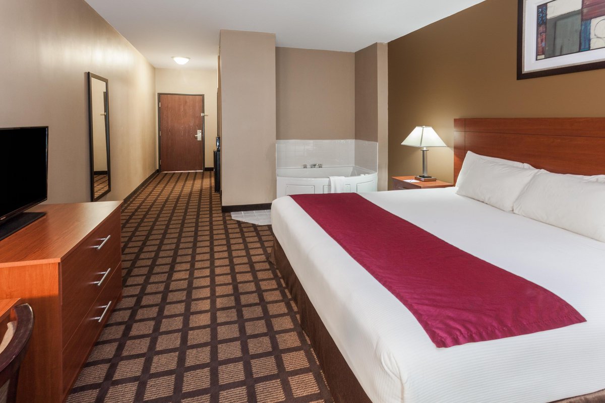 Baymont by wyndham new buffalo rooms pictures reviews tripadvisor