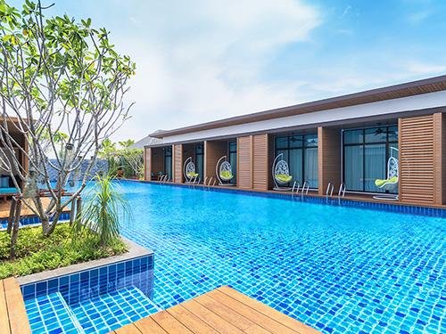 Large Pool - All accessible