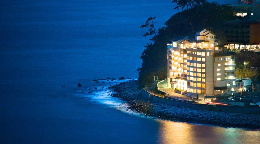 外観夕景/Hotel Exterior