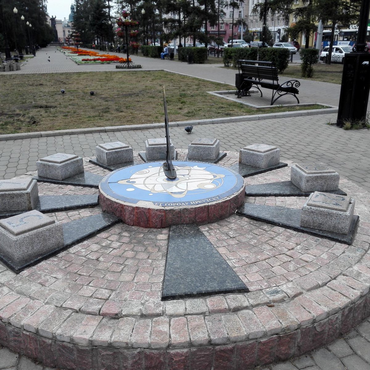 10 часов по иркутску. Солнечные часы Иркутск памятник. На часах в Иркутске.