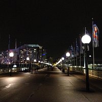 夜のピアモント橋