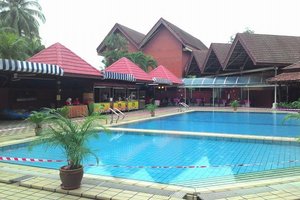 Pool & Beach