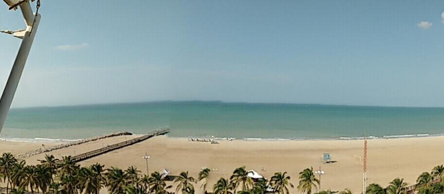 Em frente ao hotel Taroa