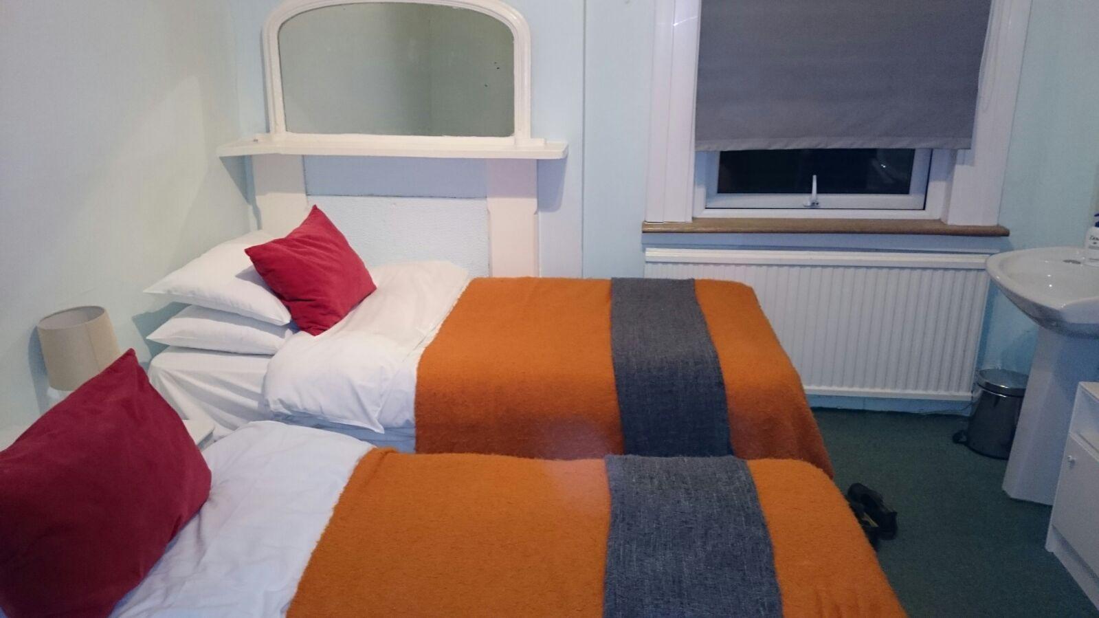 CASPIAN HOTEL (London) - Guesthouse Reviews, Photos, Rate Comparison ...