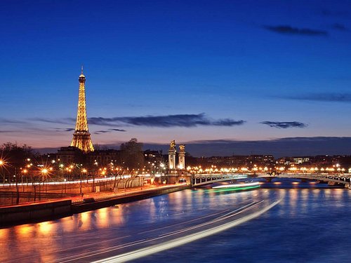2 places to visit in paris