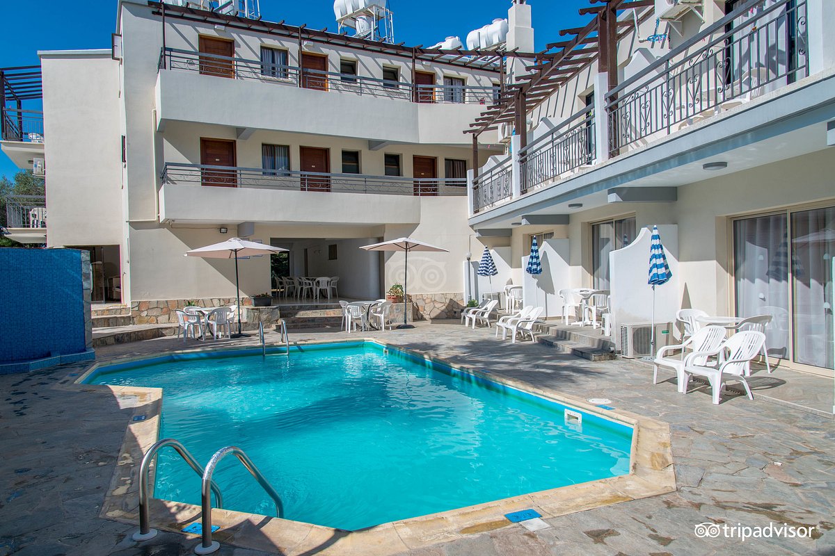 Crystallo Apartments, hotel in Paphos