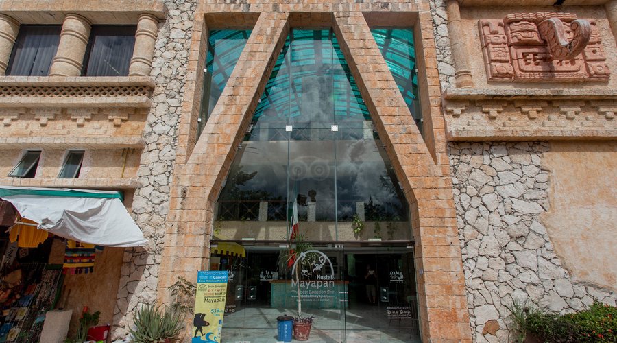 Entrance at the Hostal Mayapan
