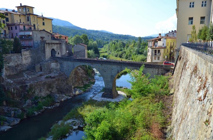 Entering Castelnuovo.