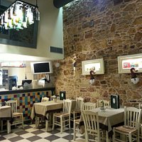 Deniz kenarında ve tertemiz bir taverna