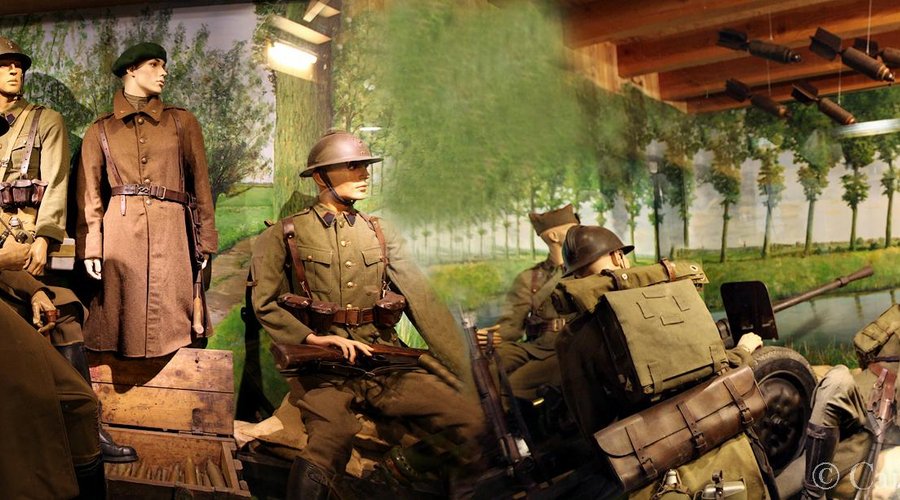 Lifesize Diorama using original Uniforms and Weapons