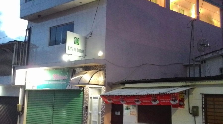 Fachada de entrada pousda
