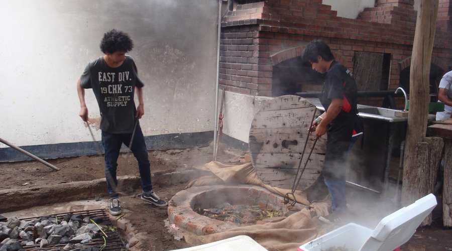 REVISANDO LA PACHAMANCA