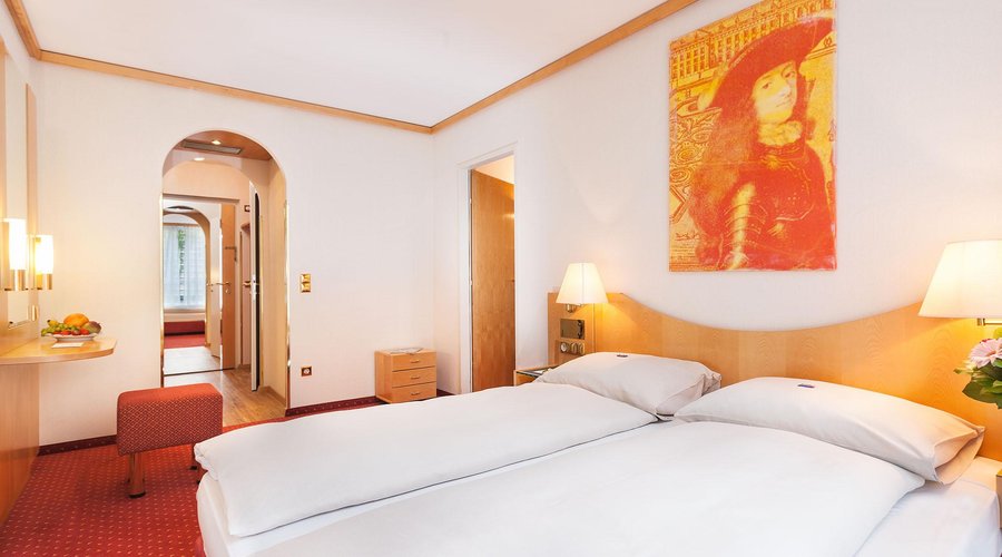 Suite bedroom