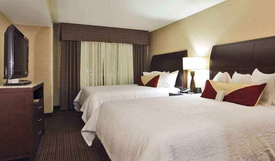 queen guest room