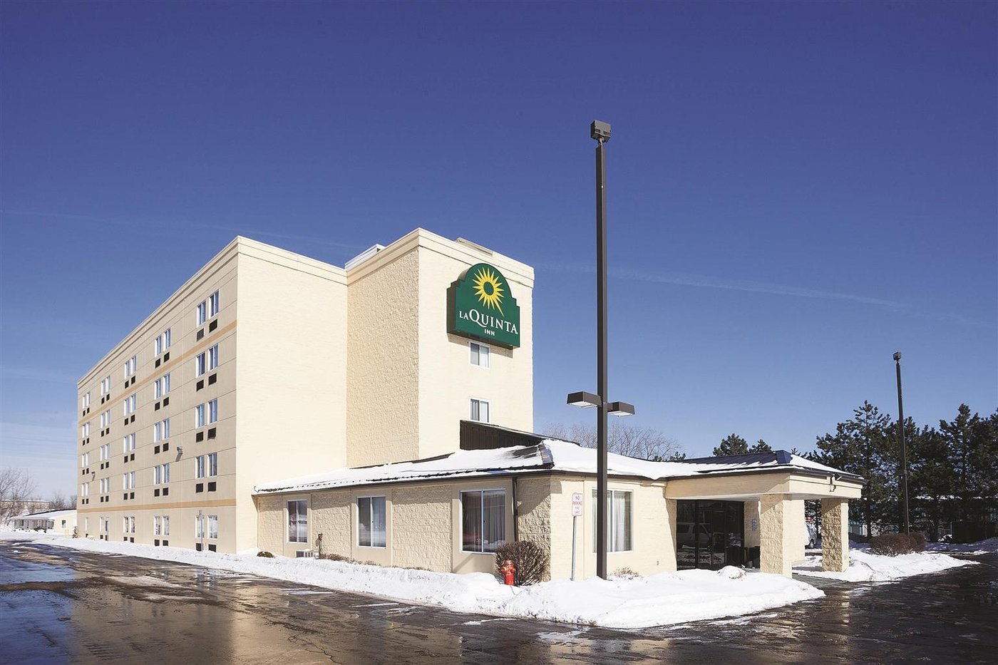 RADIANCE INN AND SUITES - Prices & Hotel Reviews (Rochester, NY)