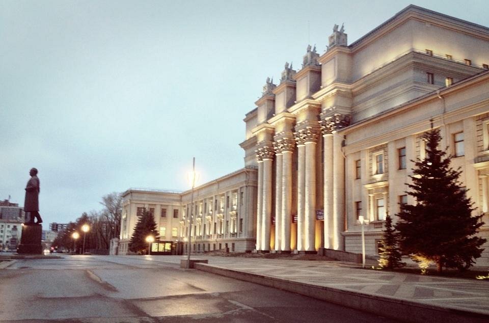 Самарский оперный. Театр оперы и балета Самара. Самарский Академический театр оперы и балета Самара. Театр оперы и балета Куйбышева Самара. Театр оперы и балета Самара официальный сайт.