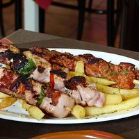 Poulet und Schweinespiess