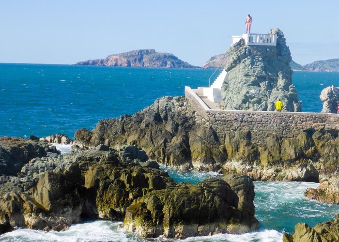 cliff divers