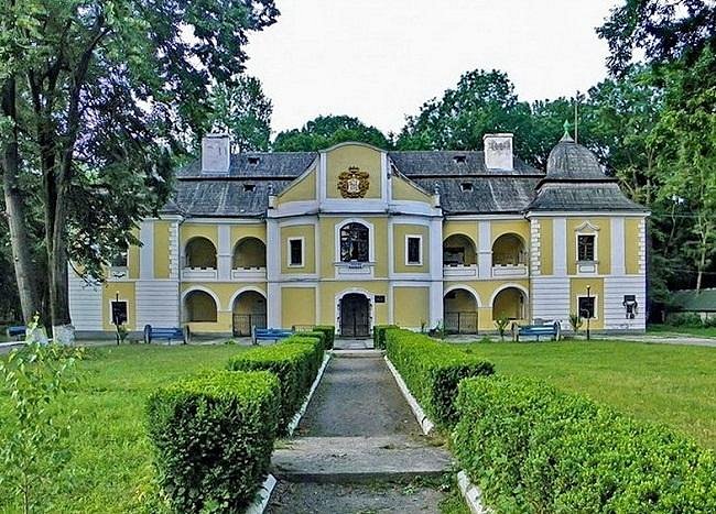Manor Baron Pereni image