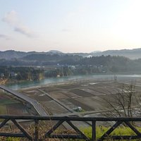 川口サービスエリアから河岸段丘を望む
