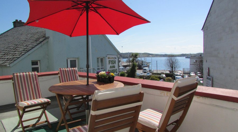 Seawinds B&B Balcony to relax and watch the fishing boats