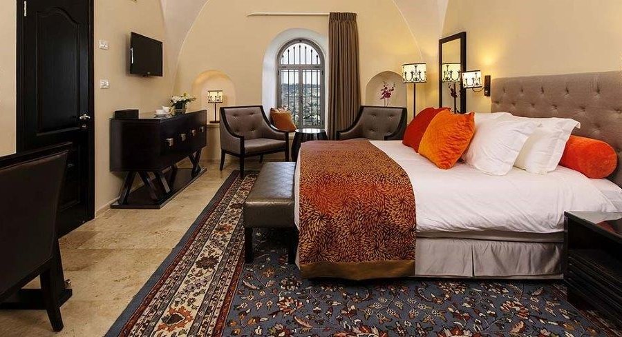 DE LUXE ROOM