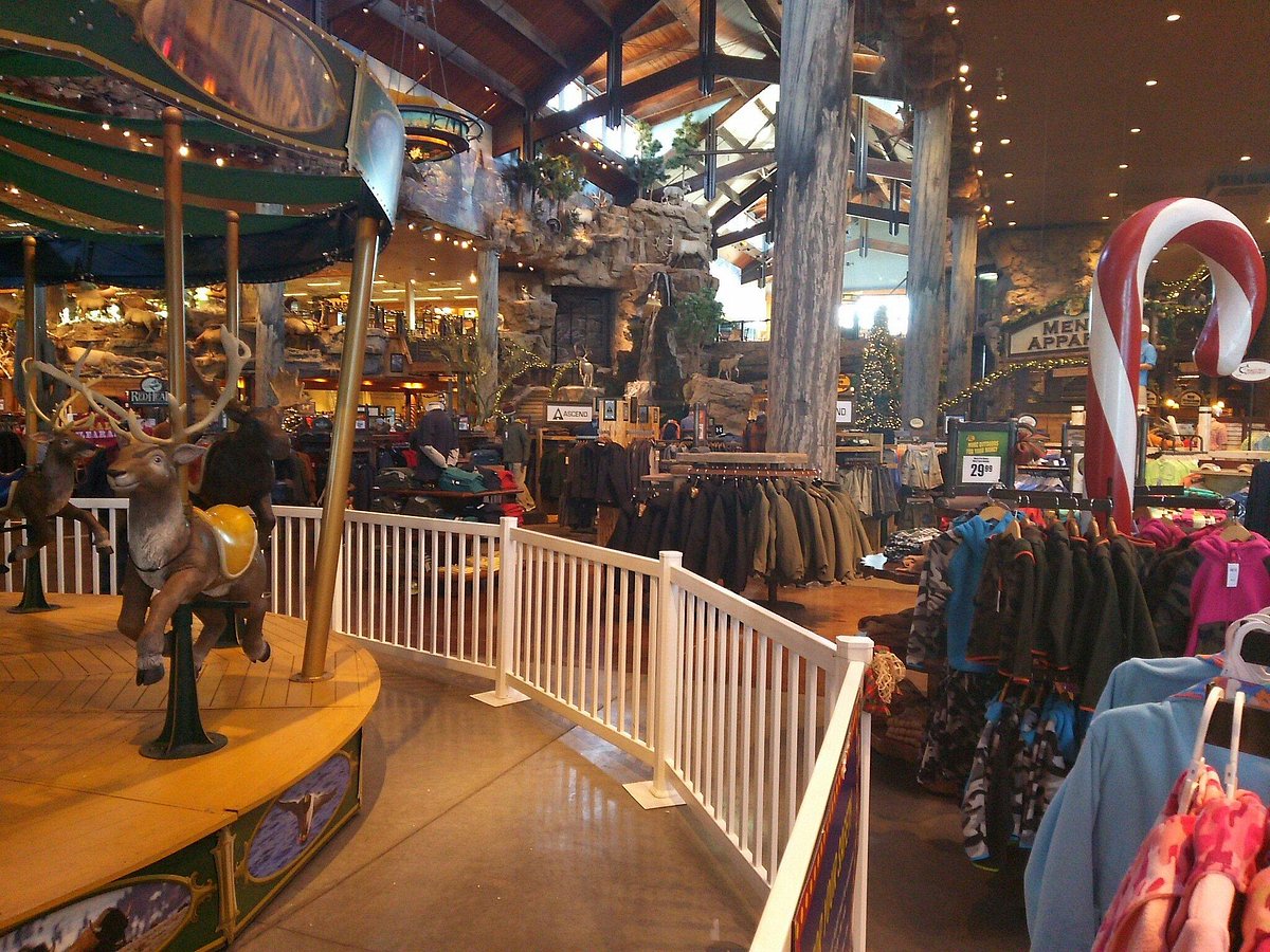 BASS PRO SHOP OUTDOOR WORLD: All You Need to Know BEFORE You Go