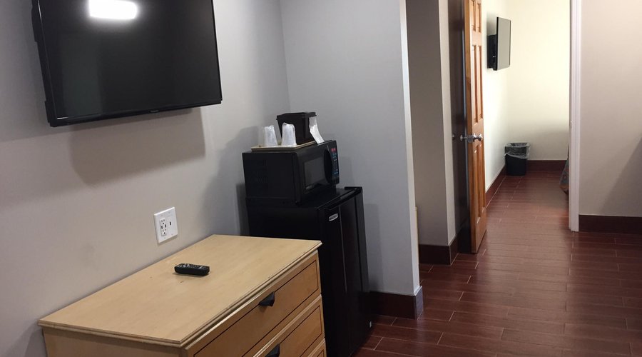 Room with 2 bed 2 TVs & 2 AC/Heater