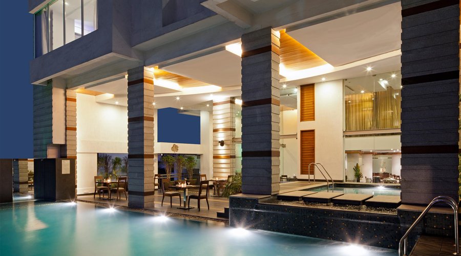 Pool with Restaurant