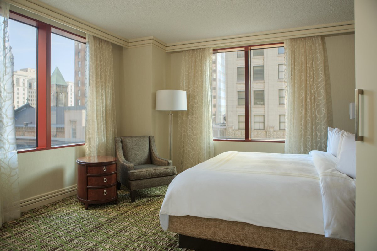 Cleveland Marriott Downtown at Key Tower - hotel rooms