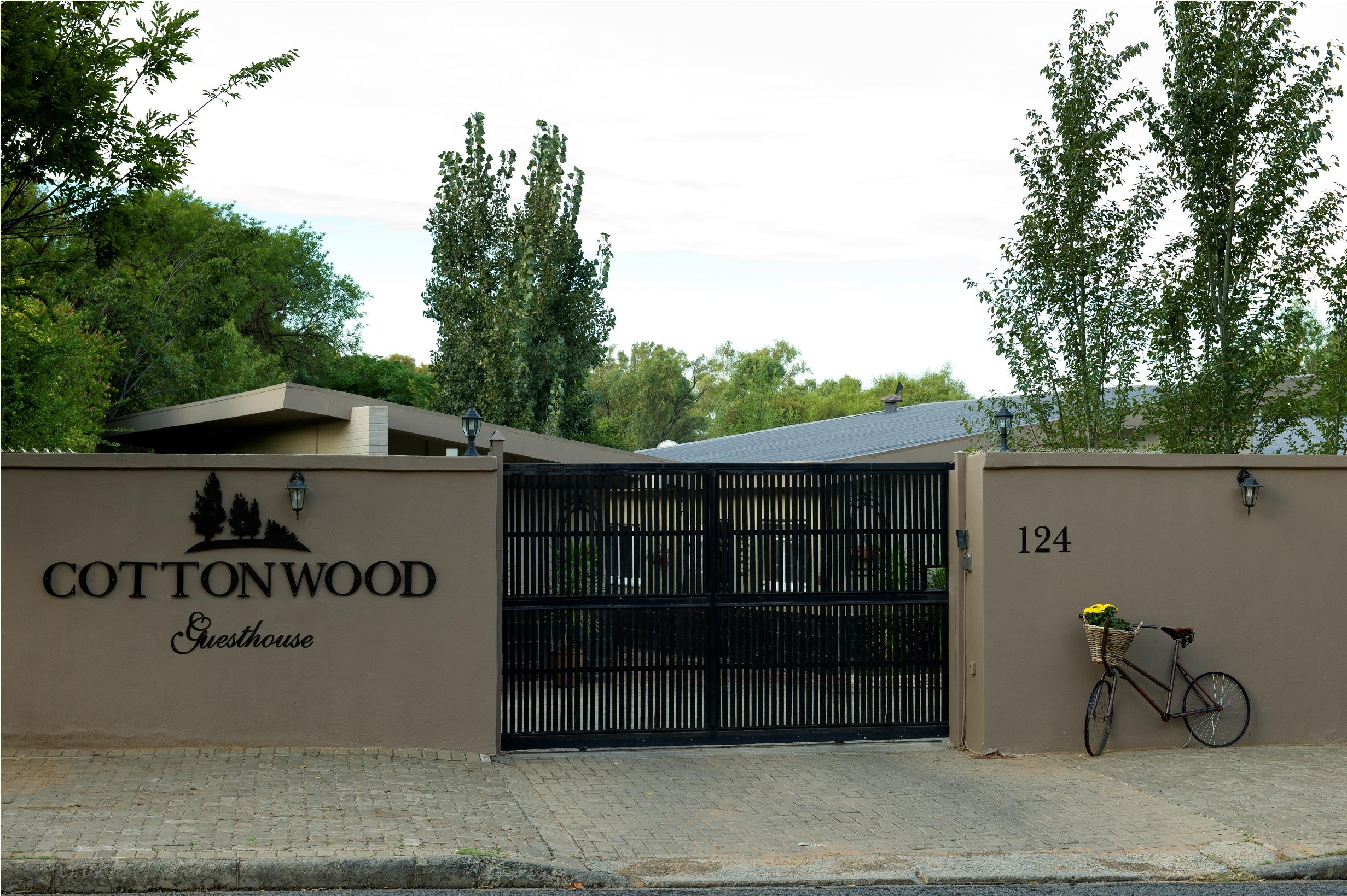 Hotel photo 16 of Cottonwood Guesthouse.