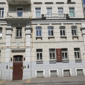 Вход в отель