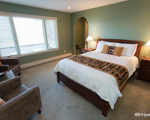 A View of the Lake B & B