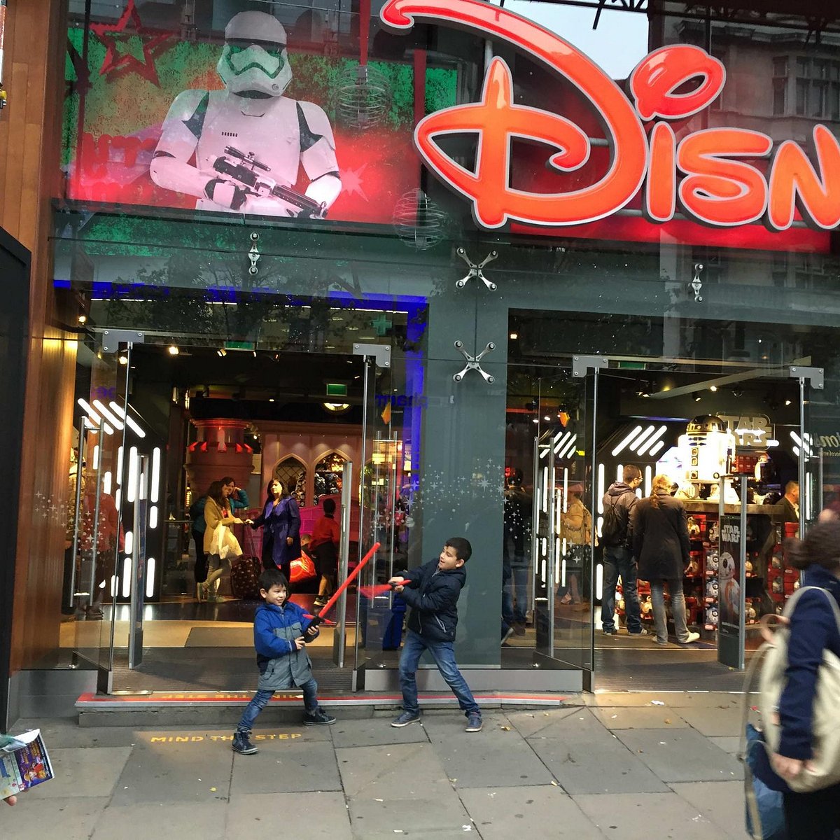 merk Logisch mini Disney Store (Londen) - 2023 Alles wat u moet weten VOORDAT je gaat -  Tripadvisor